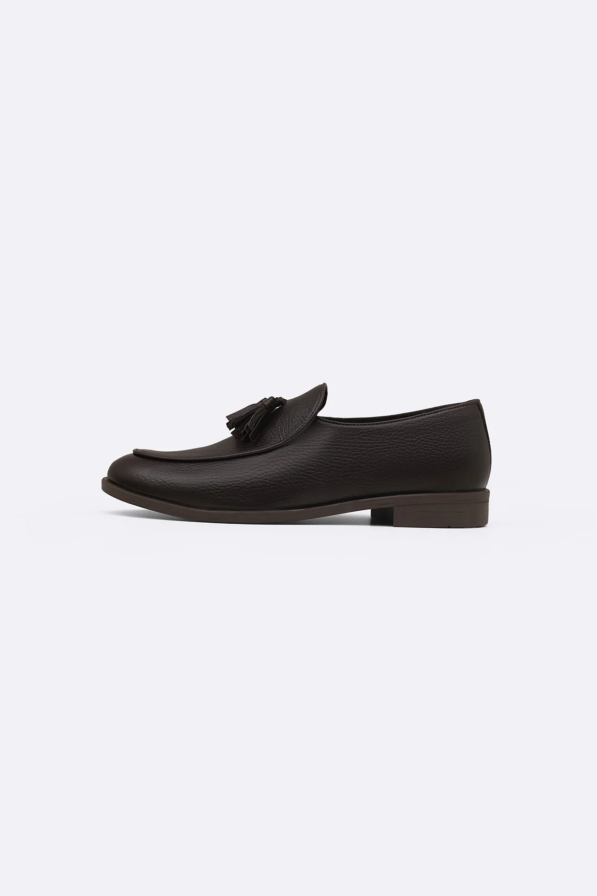 GRAINED LEATHER TASSEL LOAFERS